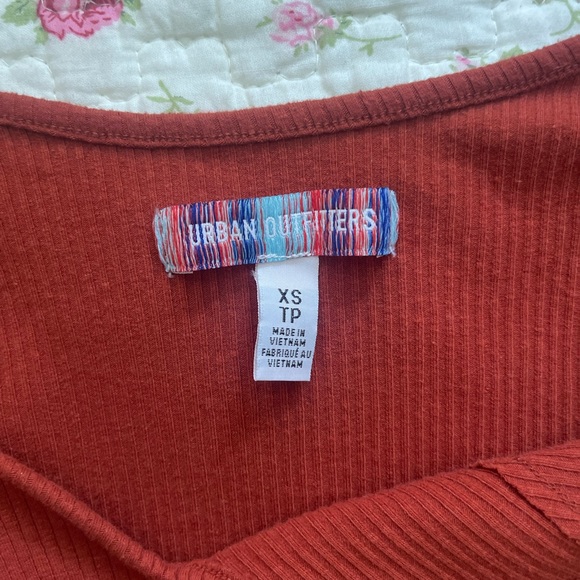 urban outfitters off-the-shoulder top - Picture 4 of 4